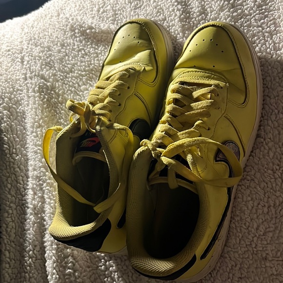 nike air force yellow pulse